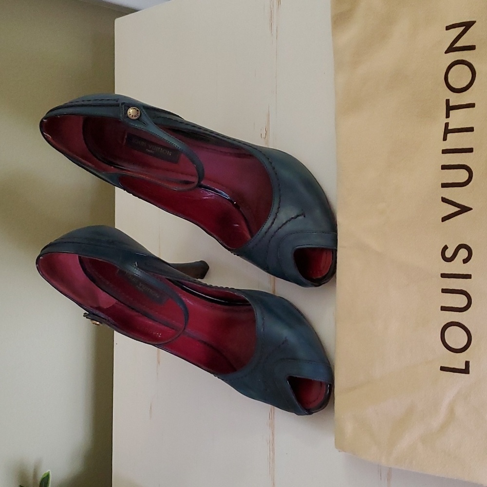Louis Vuitton | Teal Leather Peep-toe Mary Jane Pumps Sz 36 1/2